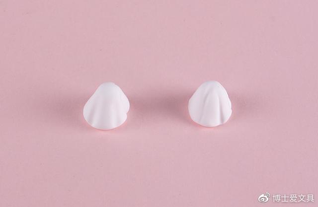 步骤6：按照上图的样子做出幽灵的两只袖子。