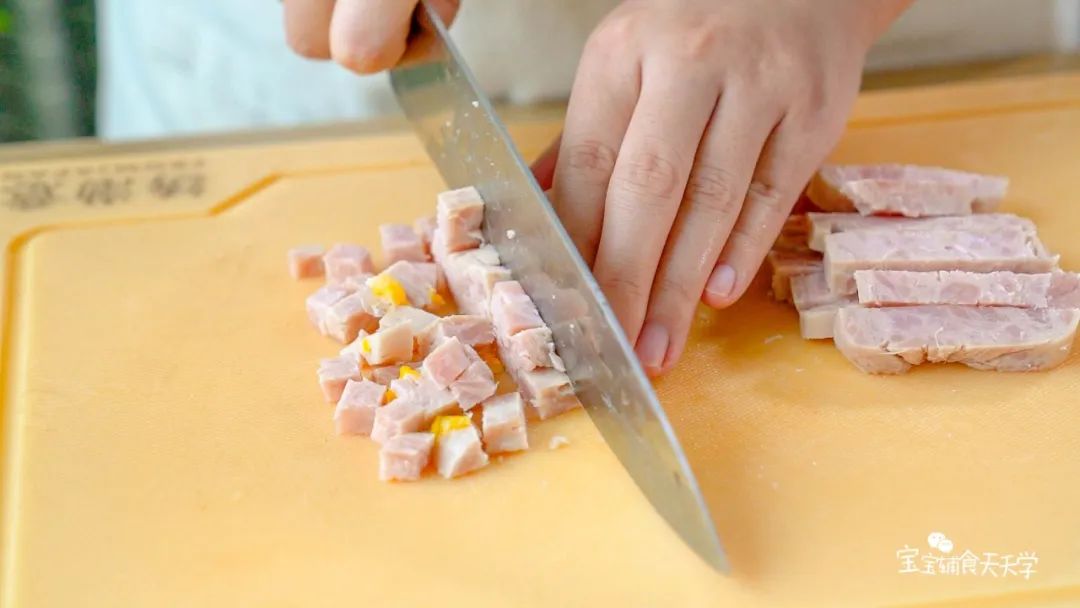 第5步：午餐肉切小块