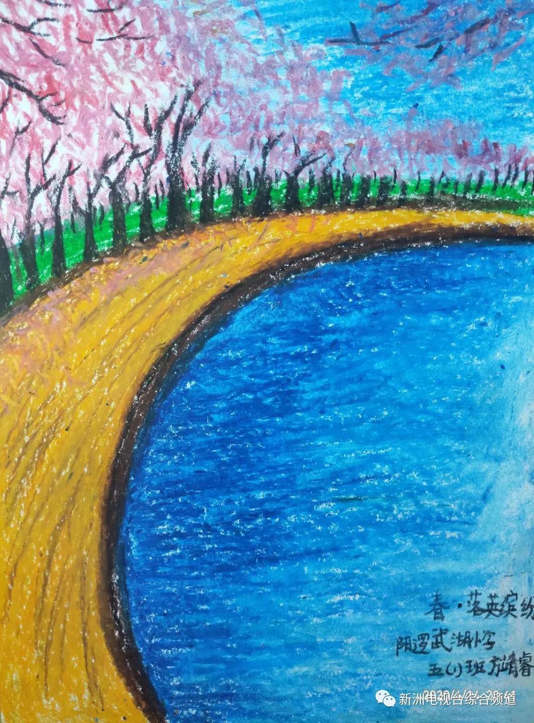步骤4：创意说明：清澈湖边，一排排春意盎然的树木，争先恐后地展示了春天主色调，经过冬季的萎靡与挣扎，终究是重现生机了！湖面倒映着春意，与湖面上粉粉的桃花姑娘交相辉映，春意正浓。近处的水草也在向人们示意着春天，所有的春天的美好，就一定能到来，所有的自然界的错乱音符终将被修改和谐，因为春天来了！  点评：笔触自由大胆，画面空间感十分强烈。宝贝描绘的是春天里落英缤纷的湖岸边，在由淡紫、微红、蓝灰和橙黄等色组成的色调中，粉色的樱花与蓝色的湖水交相辉映。湖水、天空、景物在轻松的笔调中，交错渗透，浑然一体，充满浪漫的气息。