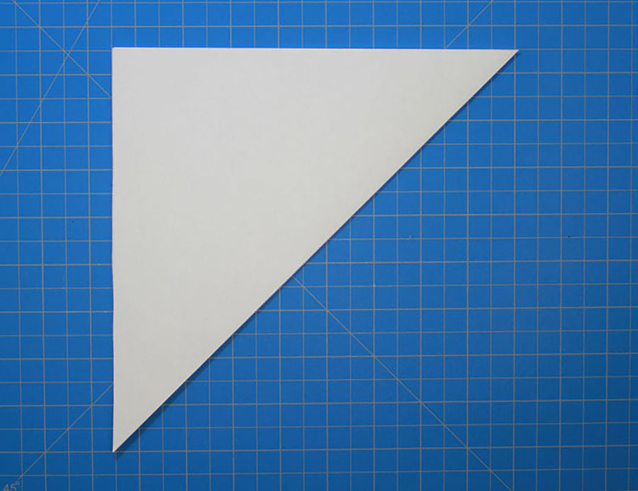 步骤2：把底部多余的部分剪掉。