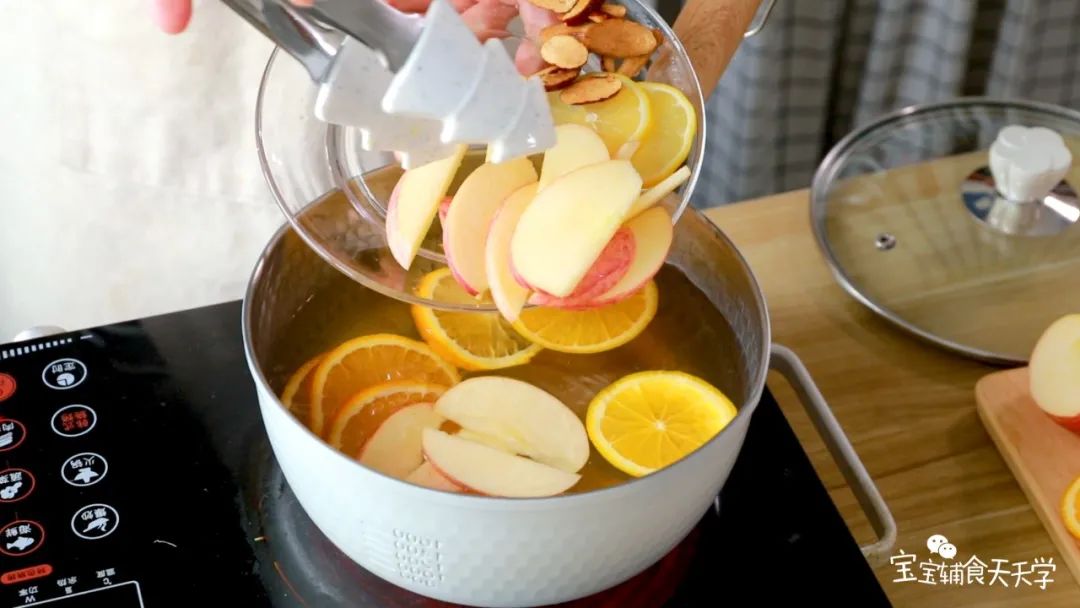 冷水下锅，放入所有材料，煮开