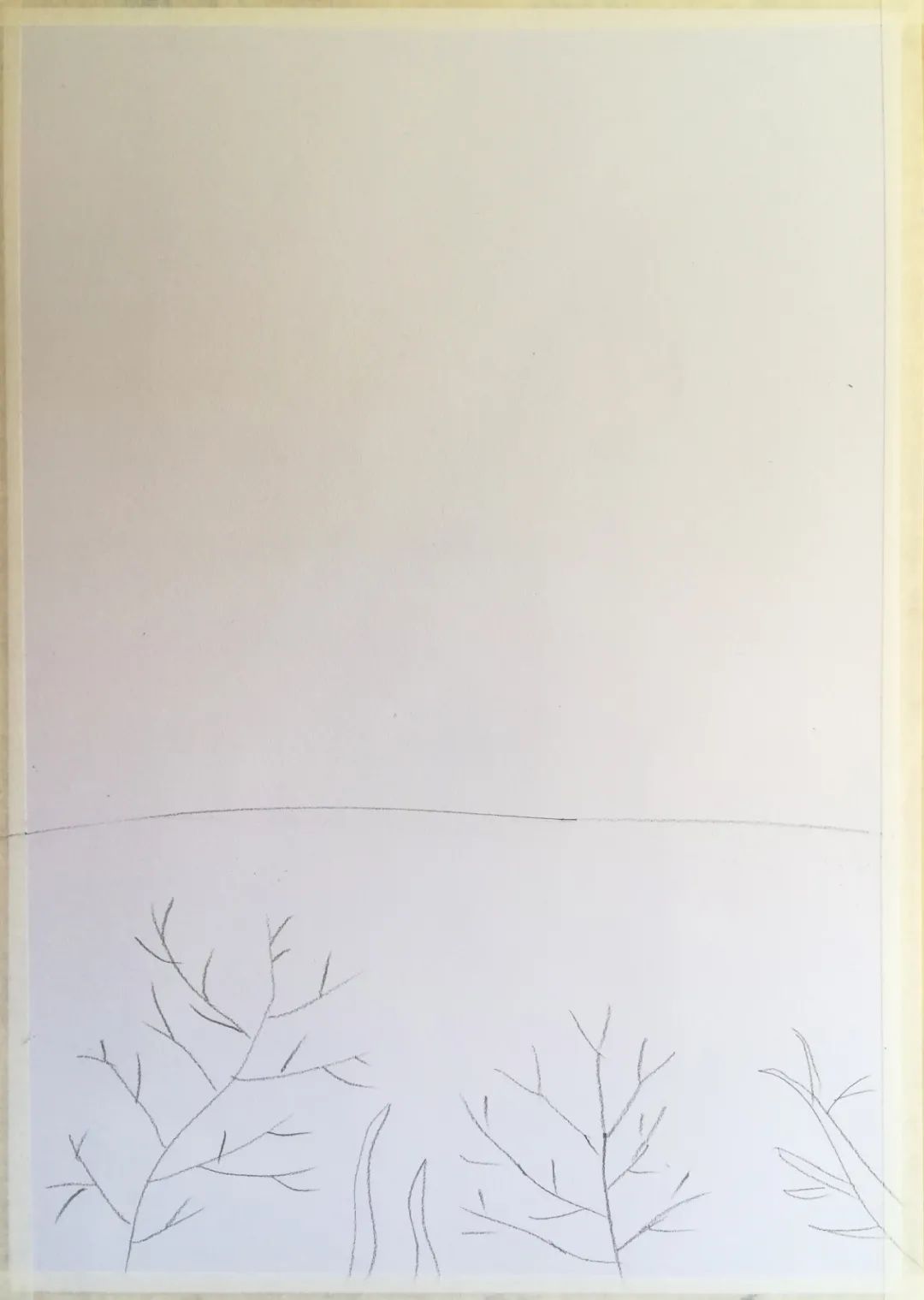 步骤1：先用铅笔画出海平面和海底珊瑚的轮廓。