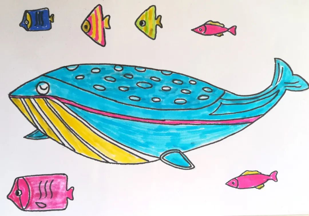 步骤4：将鲸鱼和小鱼儿涂色并剪下来。