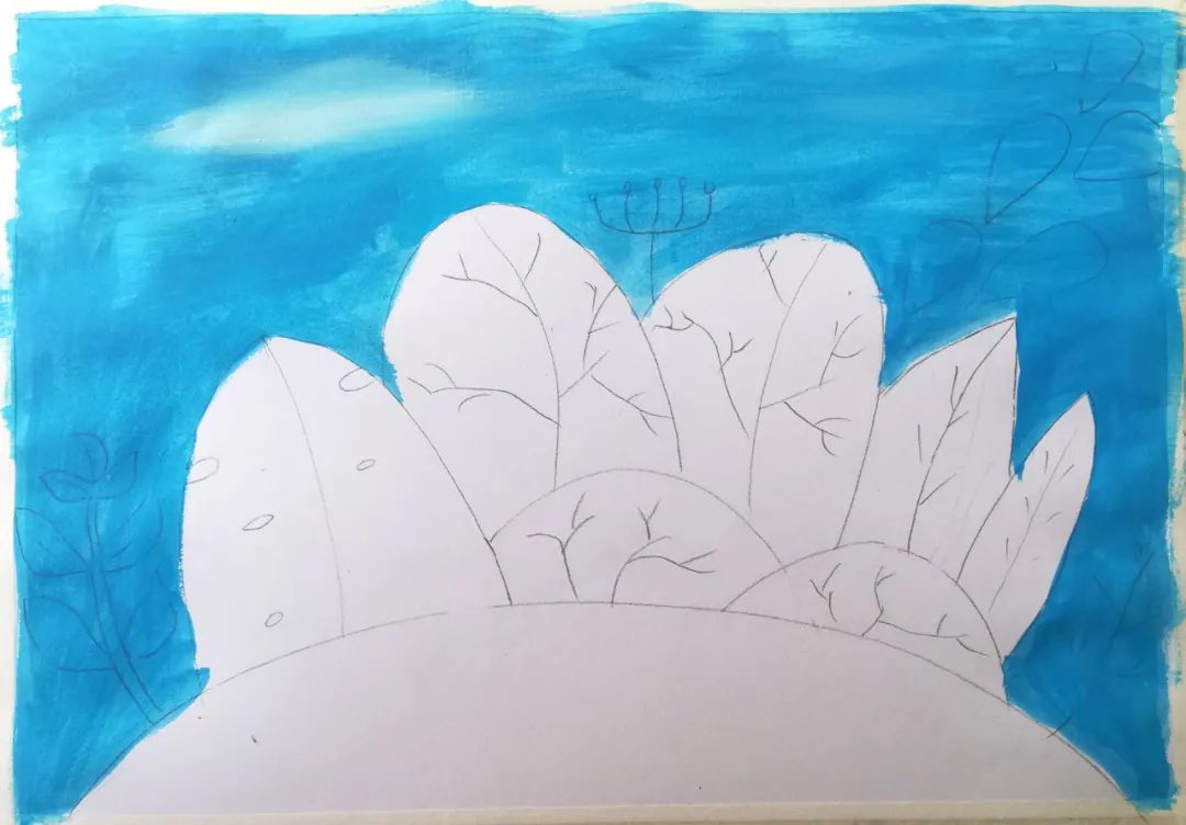 步骤2：用水粉颜料先给天空上色。