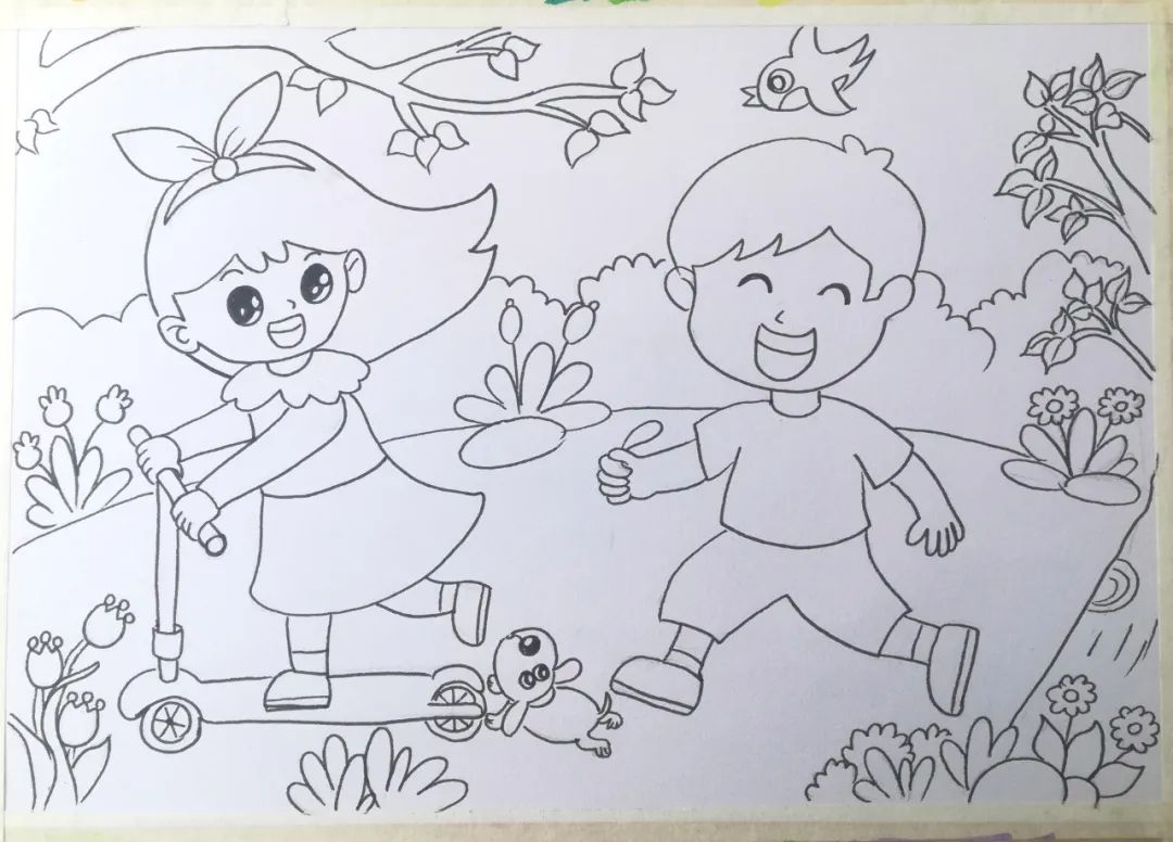 步骤1：铅笔绘制线稿后用勾线笔勾边。