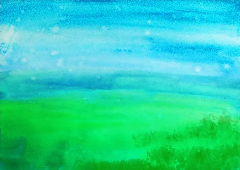 步骤2：天空完成后，我们接着用水粉颜料画出绿色的草地，天空和草地之间可用湿画法做过渡衔接，别太生硬。