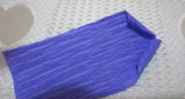 步骤3：卷成下面图中的样子。