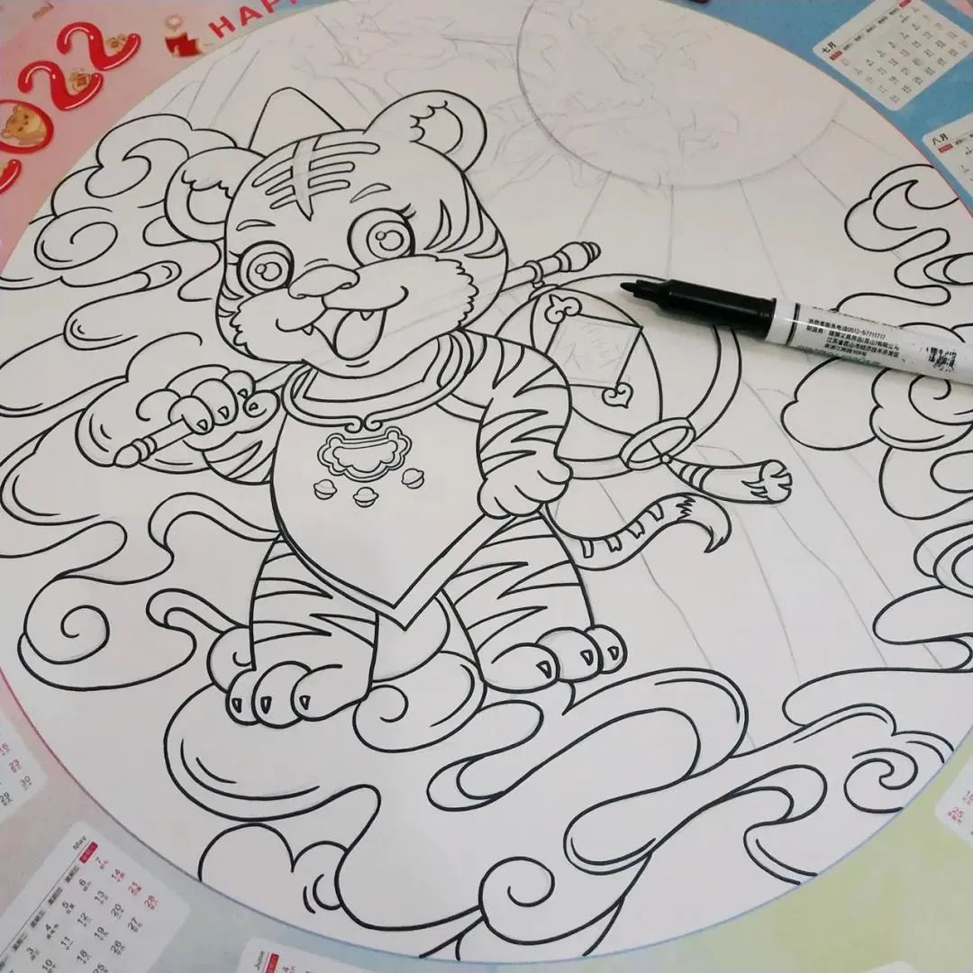 步骤3：用勾线笔给铅笔线稿勾线。