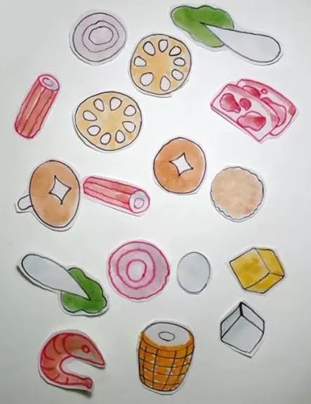 步骤6：给喜欢的食材涂上漂亮的颜色并剪下来。