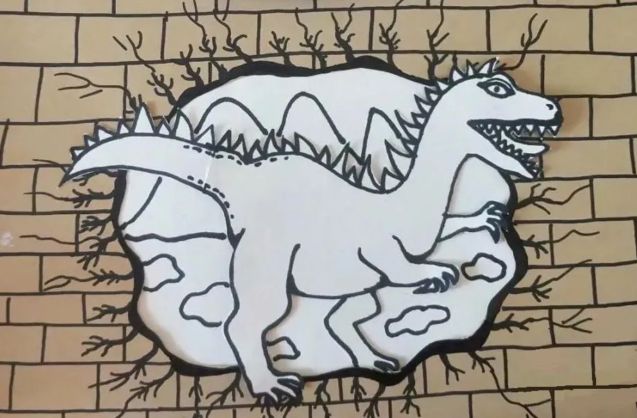 步骤4：在洞口的白色素描纸上画出原始森林的场景，在另一张素描纸上画出恐龙，用勾线笔勾边。