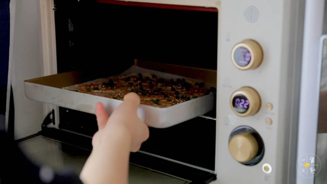 放入烤箱，180度烤10分钟