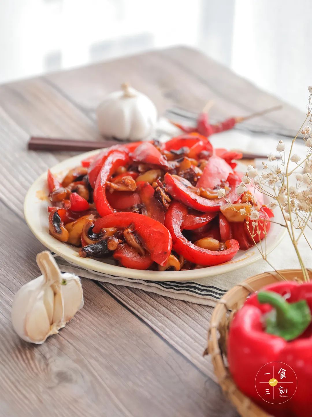 出锅后就迫不及待塞一块进嘴里，Q弹柔韧，脆甜多汁，10分钟就出锅，下饭或者佐酒都一流！