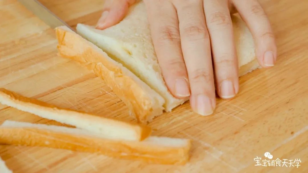 吐司按喜好切边