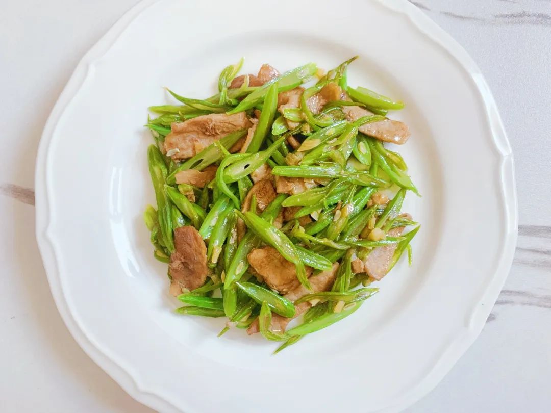 四季豆切丝后再烹饪，也能保证彻底熟透，美味又健康！