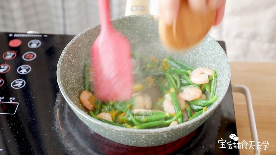 加入虾皮粉，中大火收汁即可