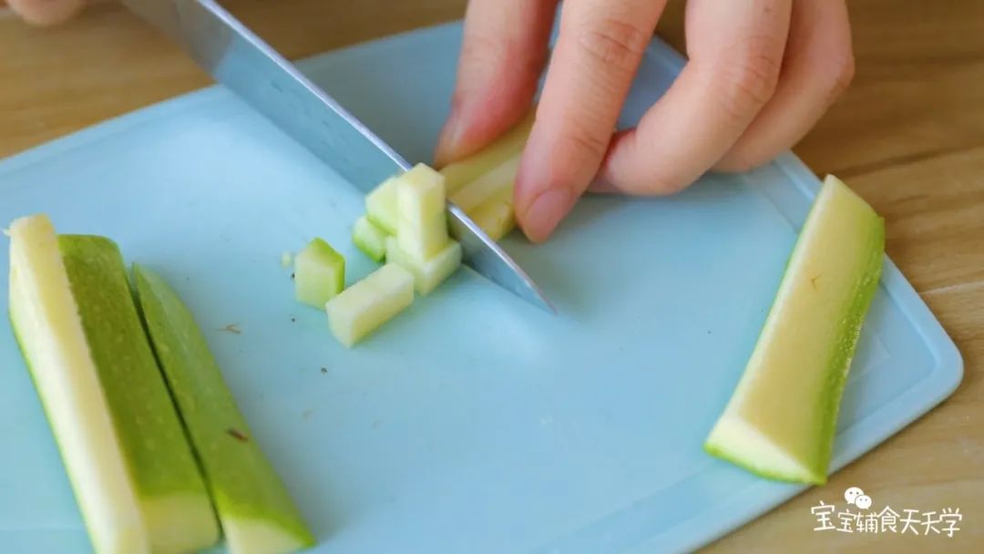 把西葫芦切细