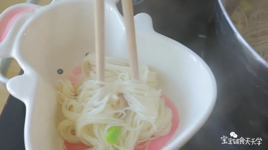 煮至所有材料软熟，滴入几点亚麻籽油，即可完成