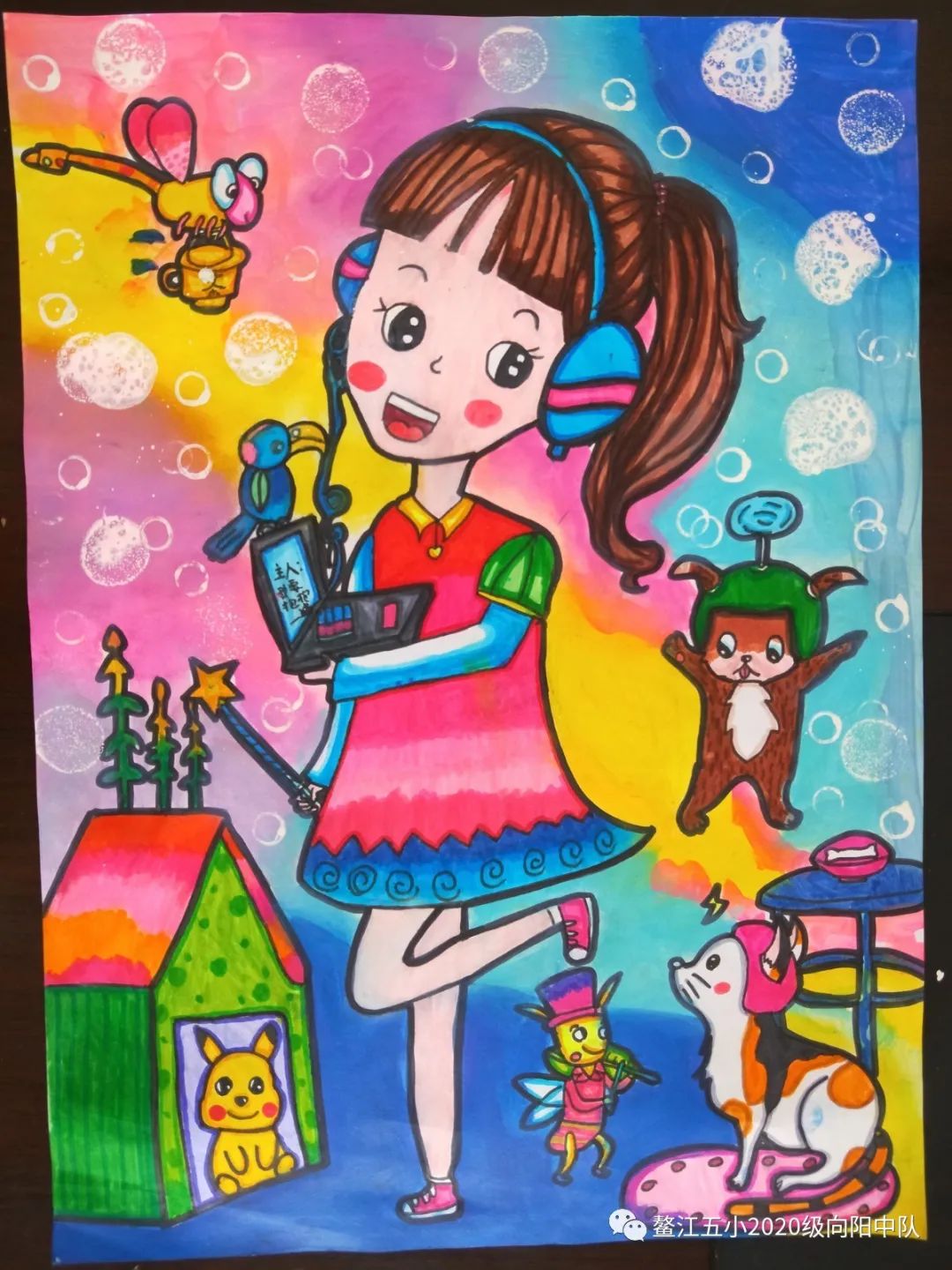 步骤5：毛子墨 · 《动物翻译器》   创意说明：  这是一款可以让人类知道动物的思想的动物翻译器，这款翻译器，让我们可以不用靠猜来知道动物的想法。可以更加直接的明白动物的想法。它们饿了，冷了，哪里不舒服等等，我们可以马上知道，不用等到它们很难受的时候才发现，有了这款翻译器，我们也可以跟动物们更愉快的沟通、相处。让我们可以跟动物真正的做朋友。