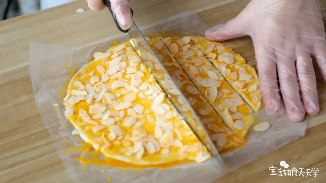 把手抓饼切成合适的大小