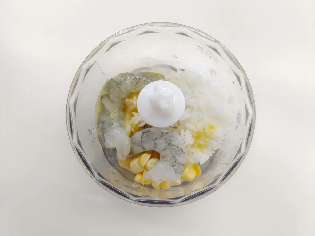 将所有食材入料理机。