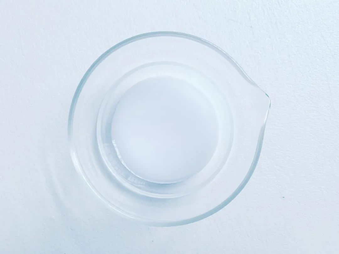 淀粉加水调匀。