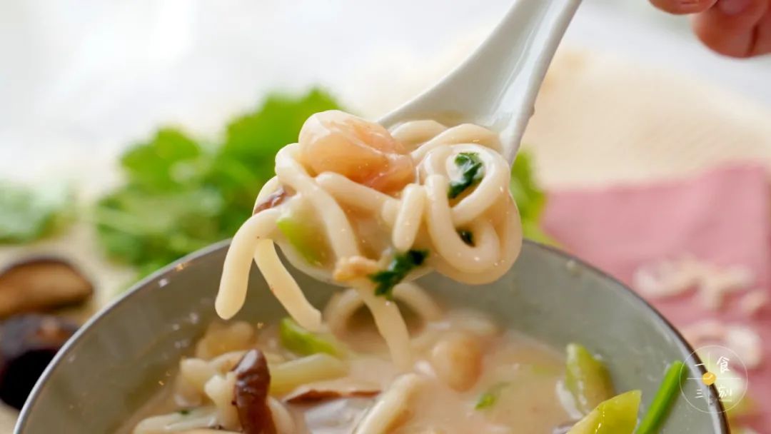 第11步：水润滑嫩，料足味鲜，没想到在家里也能轻轻松松做出最爱吃的濑粉。