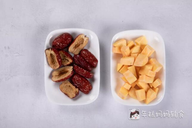 红枣去核切片，红薯去皮，切丁；