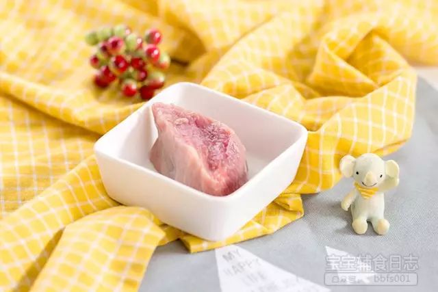 第1步：食材准备：牛里脊50g；