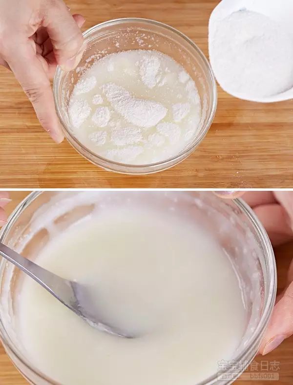 取适量的温开水（50℃左右），将米粉慢慢地多次加入温水中，每次加入后摇晃均匀，调至适合宝宝吃的性状（调制的米糊量根据宝宝的实际食量而定）；