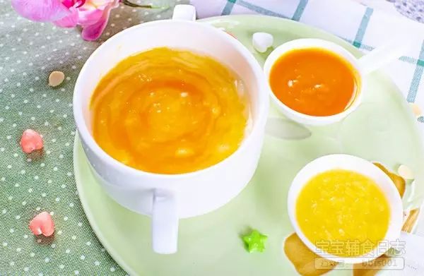 拌入南瓜泥和凤梨泥就完成啦。