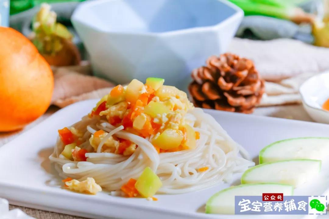 这一餐简单快手，却不失营养，原来简单的食材，只要搭配的味道好，一样能把宝宝的食欲勾起来~