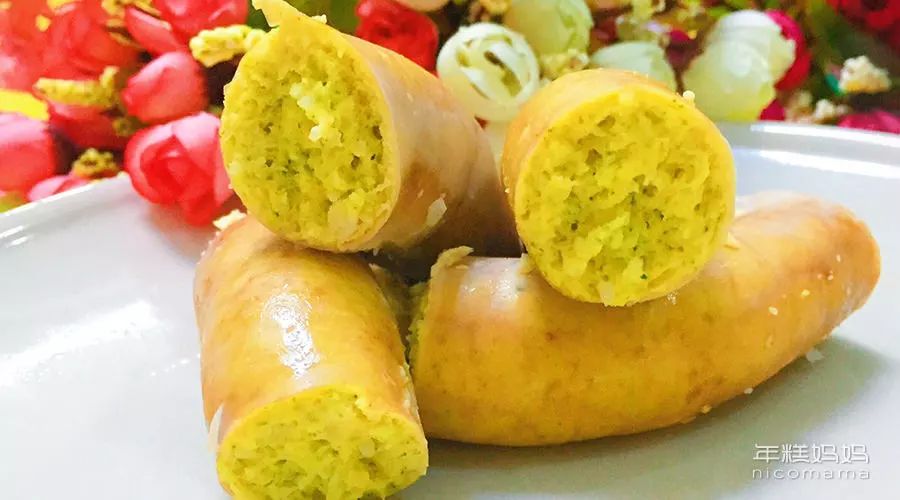 放入锅中蒸熟后切断即可。