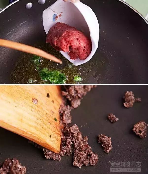 锅中倒入适量植物油，倒入葱末和牛肉煸炒熟，炒的过程中用铲子不停地翻拌牛肉，防止结块；