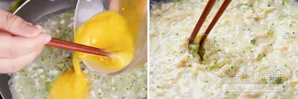 取出鸡蛋打散，慢慢倒入锅中搅拌均匀成蛋花面；