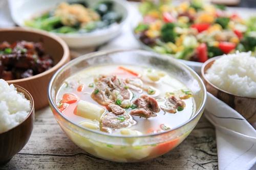 山药胡萝卜排骨汤