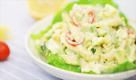 酸奶果蔬鸡肉沙拉