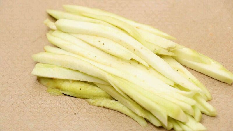 简单快手，有菜有肉有主食，宝宝吃饭不用愁了！蔬菜焖面的做法图解3