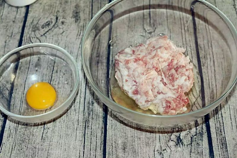 春季提高抵抗力，一定给孩子多吃莲藕！味道超赞的藕香肉饼！的做法图解4