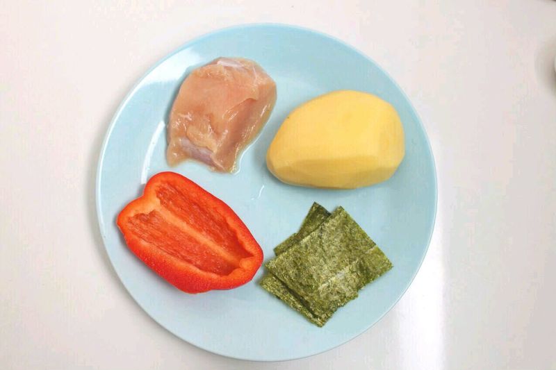 土豆鸡丝小丸子 宝宝健康食谱的做法图解1