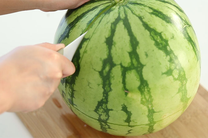 夏日鲨鱼西瓜 宝宝辅食微课堂的做法图解2