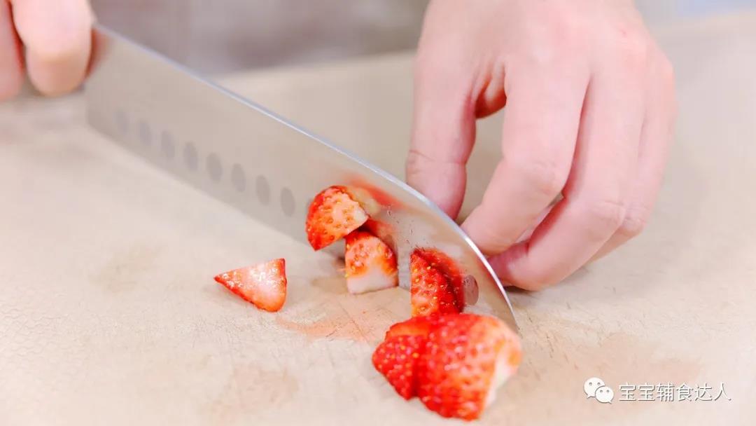 草莓小软饼 宝宝辅食食谱的做法图解3