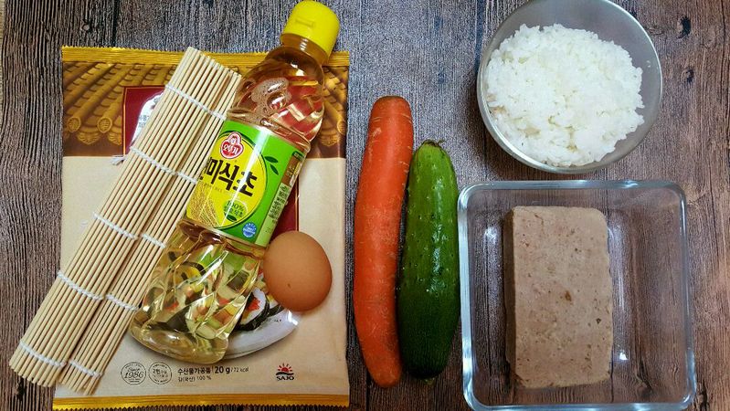 紫菜包饭的做法图解1