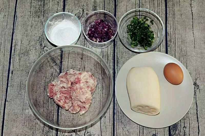 春季提高抵抗力，一定给孩子多吃莲藕！味道超赞的藕香肉饼！的做法图解1