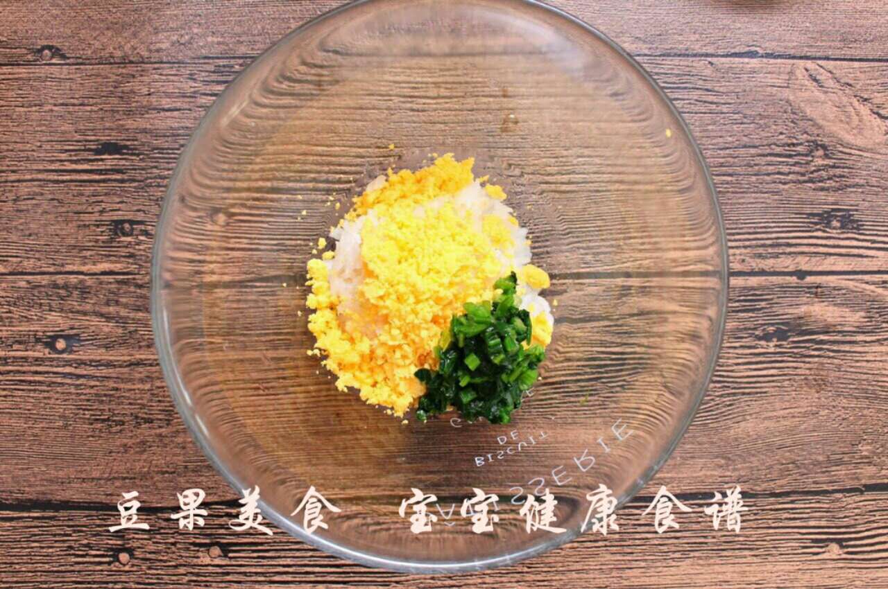 三文鱼蛋黄饭团  宝宝健康食谱的做法图解4