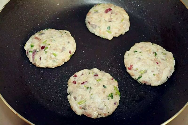 春季提高抵抗力，一定给孩子多吃莲藕！味道超赞的藕香肉饼！的做法图解13