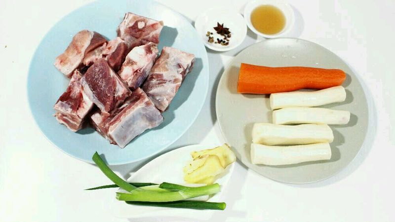 对孩子特别好的汤汤水水，能预防夏季病！山药排骨汤的做法图解1