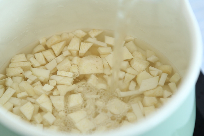 鳕鱼生菜芋头泥 宝宝辅食微课堂的做法图解3