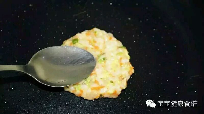 宝宝吃饭难上天？你只需这样花点小心思！鲜虾蔬菜米饼的做法图解8