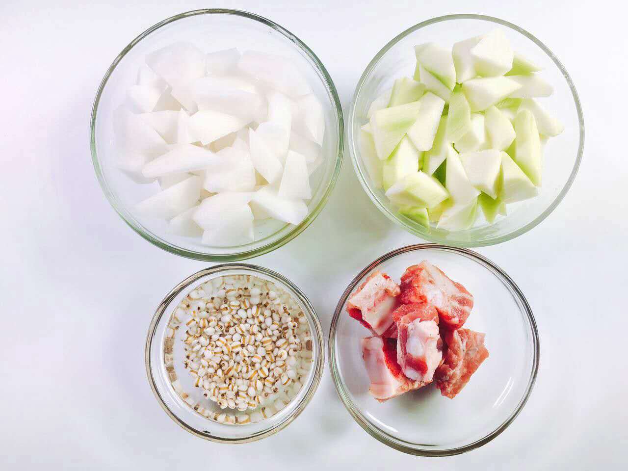 冬瓜薏米排骨  宝宝健康食谱的做法图解1