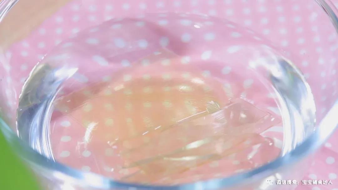 草莓豆腐布丁 宝宝辅食食谱的的做法图解2